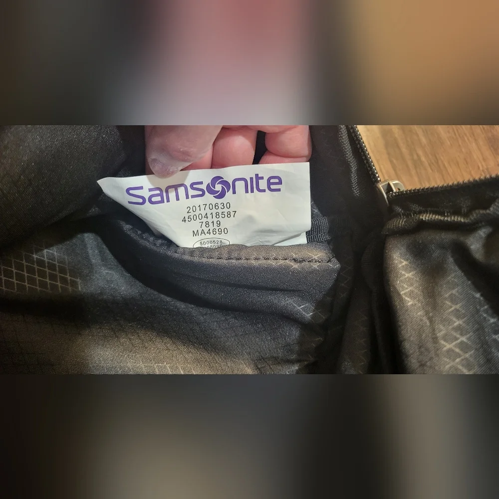 Samsonite Modern Utility Laptop Messenger Bag Commuter College Crossbody